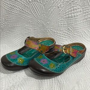 L’Artiste Spring Step Flochino Floral Strap Clogs
